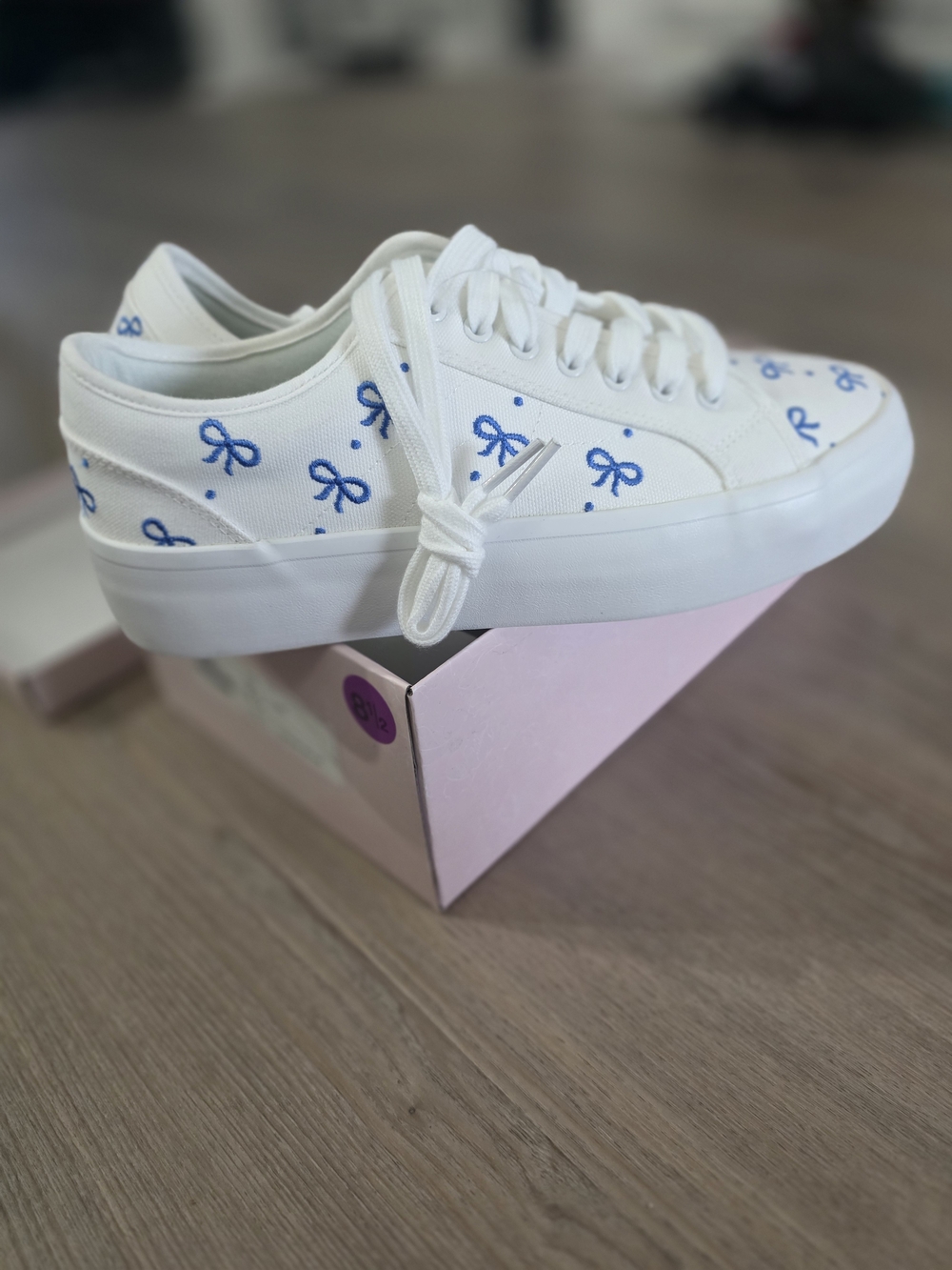 Sincerely Jules White Sneakers with Blue Bow Accents 8.5 - Picture 3 of 8